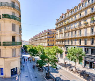 Bureau privé 22 m² 6 postes Coworking Rue de la République Marseille 13001 - photo 1