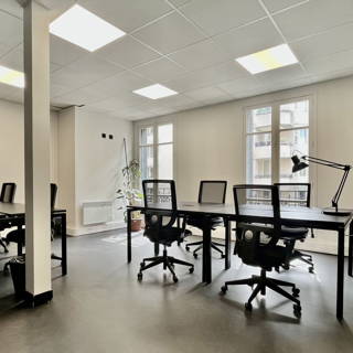 Bureau privé 60 m² 14 postes Location bureau Rue la Vacquerie Paris 75011 - photo 1