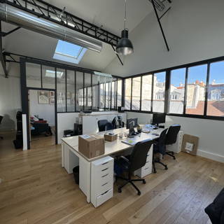 Bureau privé 18 m² 4 postes Coworking Rue Notre Dame de Nazareth Paris 75003 - photo 5