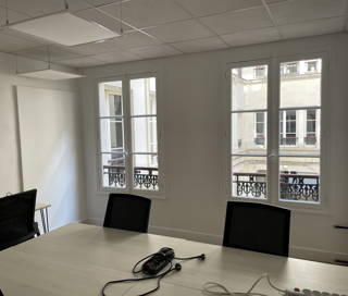Bureau privé 15 m² 4 postes Coworking Rue de la Chaussée d'Antin Paris 75009 - photo 1