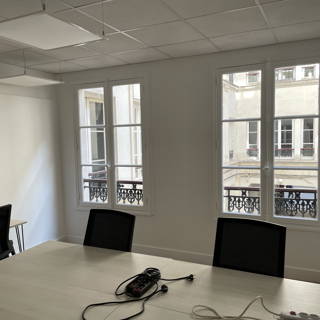 Bureau privé 15 m² 4 postes Location bureau Rue de la Chaussée d'Antin Paris 75009 - photo 9