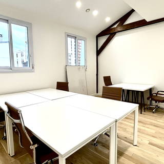 Bureau privé 30 m² 6 postes Coworking Rue Bichat Paris 75010 - photo 1