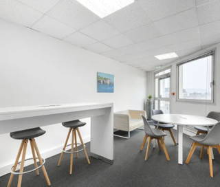 Bureau privé 20 m² 4 postes Coworking Rue de Lessard Rouen 76100 - photo 1