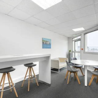 Bureau privé 12 m² 3 postes Coworking Rue de Lessard Rouen 76100 - photo 4