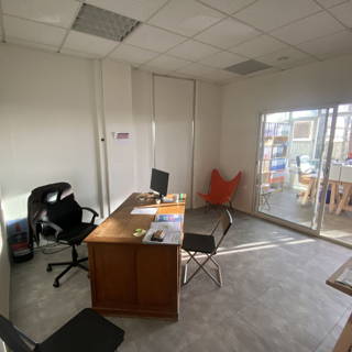 Bureau privé 19 m² 3 postes Coworking Avenue Blaise Pascal Chilly-Mazarin 91380 - photo 1