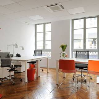 Bureau privé 61 m² 10 postes Coworking Rue du Président Edouard Herriot Lyon 69002 - photo 1