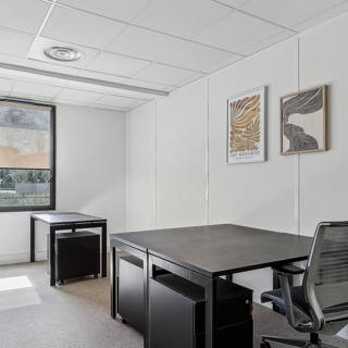 Bureau privé 16 m² 3 postes Location bureau Rue Paul Langevin Aix-en-Provence 13290 - photo 1