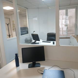 Bureau privé 66 m² 15 postes Coworking Rue des Petites Écuries Paris 75010 - photo 2