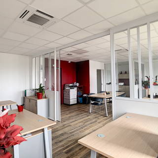Open Space  4 postes Coworking Rue Philibert Routin Chambéry 73000 - photo 2