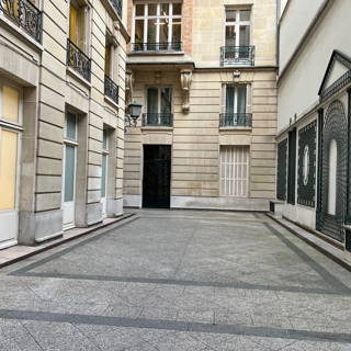Bureau privé 19 m² 4 postes Coworking Avenue des Champs-Élysées Paris 75008 - photo 2