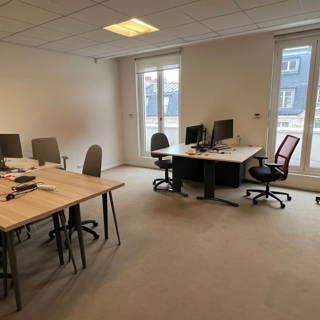 Bureau privé 50 m² 8 postes Coworking Rue du Faubourg Saint-Honoré Paris 75008 - photo 2