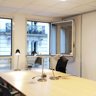 Bureau privé 16 m² 4 postes Location bureau Rue des Petits Hôtels Paris 75010 - photo 1