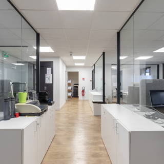 Bureau privé 12 m² 3 postes Coworking Rue Jadin Paris 75017 - photo 6