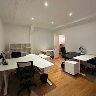 Bureau privé 26 m² 4 postes Coworking Rue des Perchamps Paris 75016 - photo 1