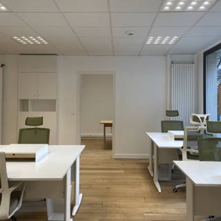 Bureau privé 30 m² 6 postes Location bureau Rue Guy Môquet Paris 75017 - photo 6