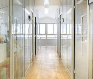 Bureau privé 20 m² 5 postes Coworking Rue Cardinet Paris 75017 - photo 1