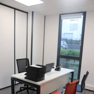 Bureau privé 10 m² 1 poste Location bureau Rue Maryse Bastié Igny 91430 - photo 2