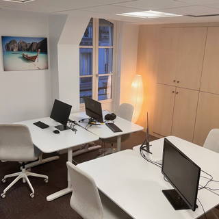 Bureau privé 40 m² 8 postes Coworking Rue d'Aumale Paris 75009 - photo 1