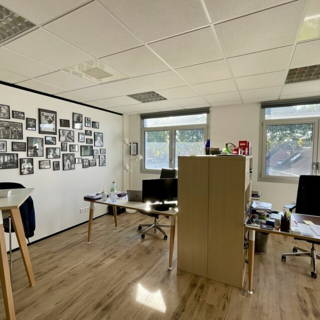 Bureau privé 25 m² 5 postes Coworking Rue de Wambrechies Marquette-lez-Lille 59520 - photo 1