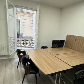 Bureau privé 40 m² 5 postes Coworking Rue de Mogador Paris 75009 - photo 1