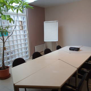 Espace indépendant 84 m² 10 postes Coworking Rue des Sœurs Macarons Nancy 54000 - photo 2
