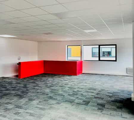 Bureaux privatifs de 30 m² à 93 m²-1