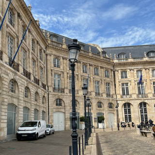 Bureau privé 272 m² 30 postes Location bureau Place de la Bourse Bordeaux 33000 - photo 1