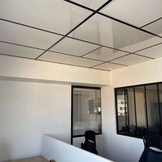 Bureau privé 13 m² 4 postes Coworking Rue des Émeraudes Lyon 69006 - photo 3