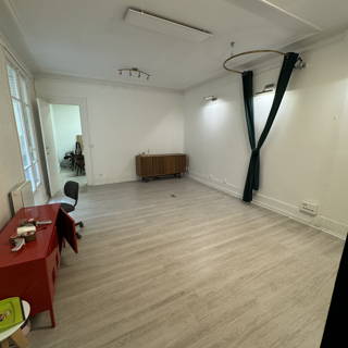 Bureau privé 40 m² 5 postes Location bureau Rue de Mogador Paris 75009 - photo 5
