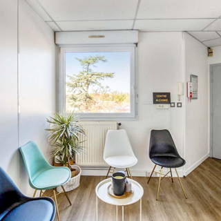 Bureau privé 15 m² 1 poste Coworking Rue Victor Hugo Vénissieux 69200 - photo 2