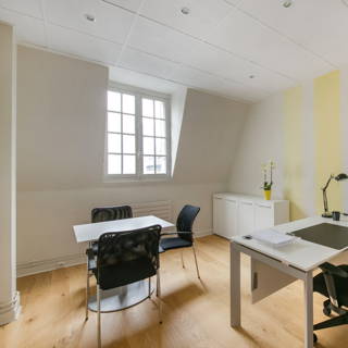 Bureau privé 14 m² 2 postes Coworking Rue Henri Rochefort Paris 75017 - photo 1