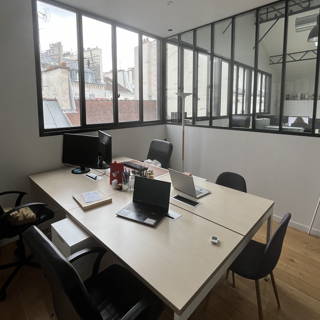 Bureau privé 18 m² 4 postes Coworking Rue Notre Dame de Nazareth Paris 75003 - photo 2