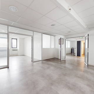 Espace indépendant 155 m² 15 postes Location bureau Rue du 4 Septembre Issy-les-Moulineaux 92130 - photo 1