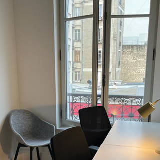 Bureau privé 10 m² 2 postes Coworking Avenue Parmentier Paris 75011 - photo 2