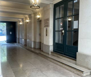 Bureau privé 19 m² 4 postes Coworking Rue Royale Paris 75008 - photo 1