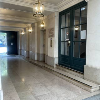 Bureau privé 19 m² 4 postes Coworking Rue Royale Paris 75008 - photo 2