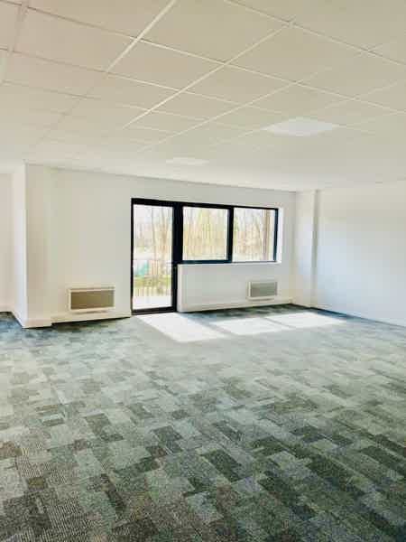 Bureaux privatifs de 30 m² à 93 m²-2