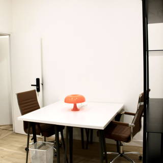 Bureau privé 20 m² 5 postes Coworking Rue Bichat Paris 75010 - photo 2