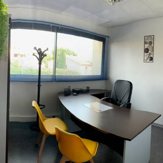 Bureau privé 10 m² 1 poste Coworking Rue du Moulinas Cabestany 66330 - photo 1