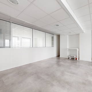 Espace indépendant 155 m² 15 postes Location bureau Rue du 4 Septembre Issy-les-Moulineaux 92130 - photo 2