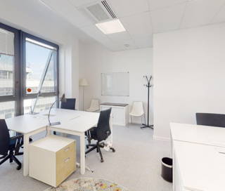 Bureau privé 22 m² 4 postes Coworking Rue de l'Alma Rennes 35000 - photo 1