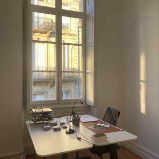 Bureau privé 12 m² 4 postes Coworking Rue Judaïque Bordeaux 33000 - photo 2