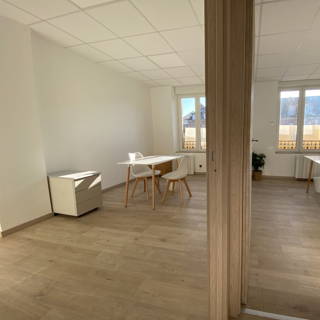 Bureau privé 12 m² 2 postes Coworking Rue des Bouchers Fismes 51170 - photo 3