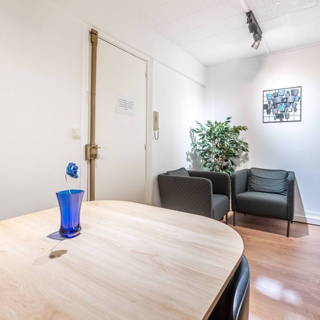 Bureau privé 38 m² 6 postes Coworking Rue Erlanger Paris 75016 - photo 3