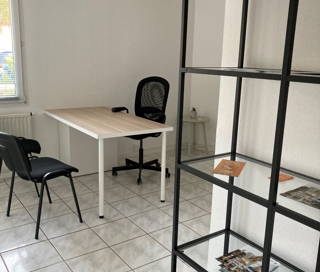 Bureau privé 13 m² 2 postes Coworking Rue de Huningue Saint-Louis 68300 - photo 1