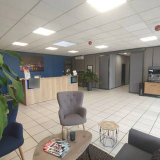 Bureau privé 16 m² 2 postes Location bureau Rue des Frères Lumière Chassieu 69680 - photo 1