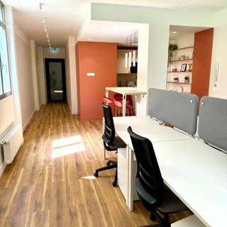 Espace indépendant 40 m² 4 postes Coworking Rue des Dames Augustines Neuilly-sur-Seine 92200 - photo 4