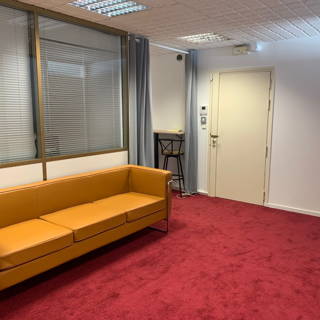 Bureau privé 13 m² 4 postes Location bureau Rue des Émeraudes Lyon 69006 - photo 5