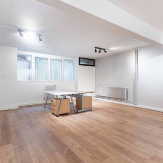 Bureau privé 38 m² 6 postes Coworking Rue Erlanger Paris 75016 - photo 2