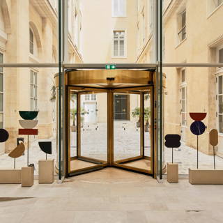 Bureau privé 20 m² 5 postes Coworking Rue Royale Paris 75008 - photo 1